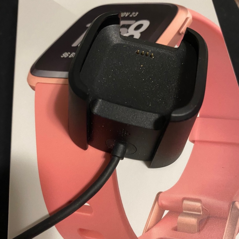 Fit bit versa - Picture 2 of 3